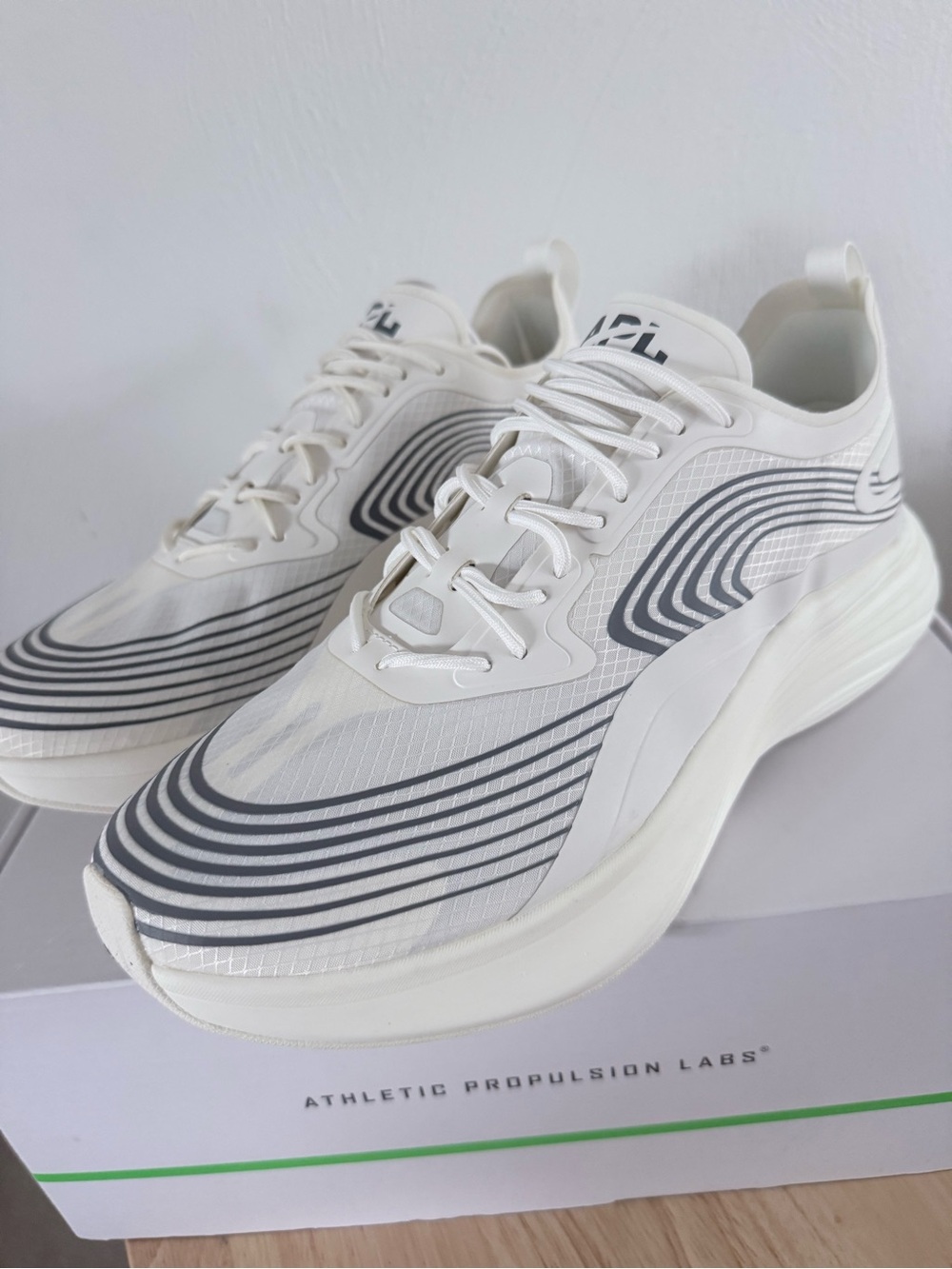 APL Men's Streamline Tech Runner  Sz 10